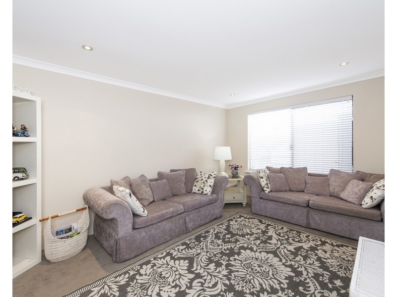 11 Buttercup Parkway, Halls Head WA 6210