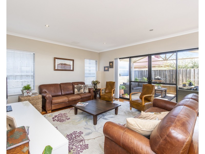 11 Buttercup Parkway, Halls Head WA 6210