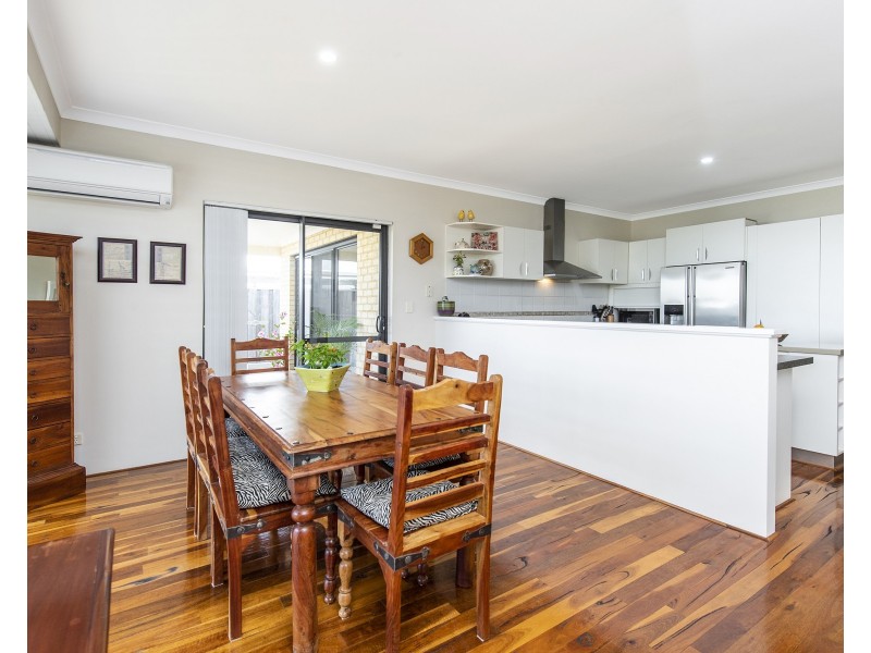 11 Buttercup Parkway, Halls Head WA 6210