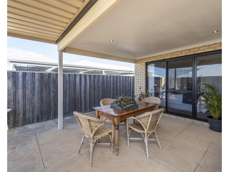 11 Buttercup Parkway, Halls Head WA 6210