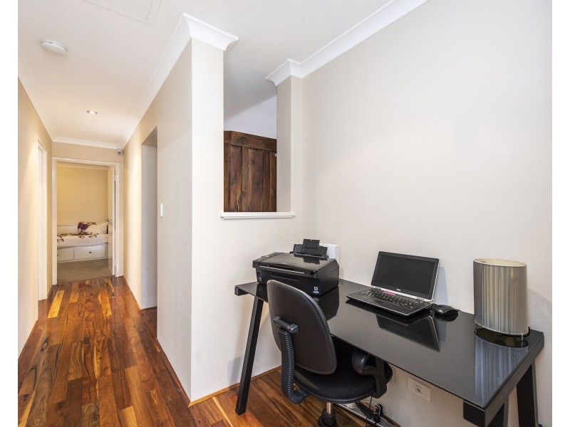 11 Buttercup Parkway, Halls Head WA 6210