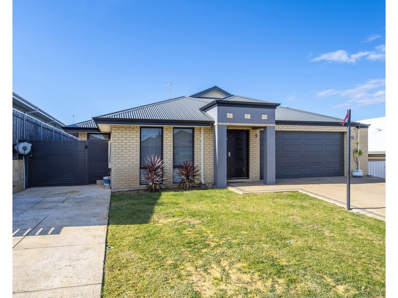 11 Buttercup Parkway, Halls Head WA 6210
