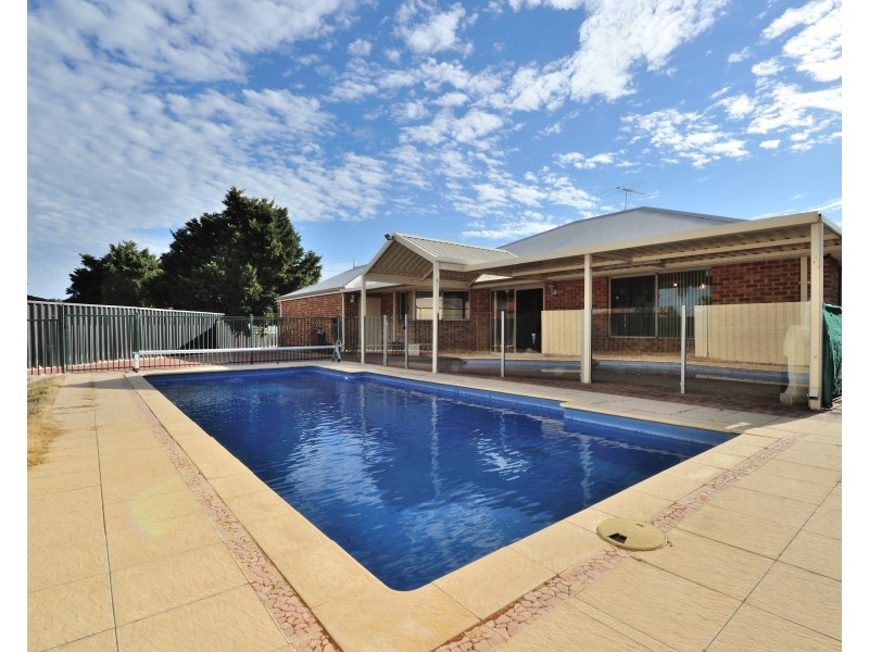 8 Mitford Grove, Port Kennedy WA 6172