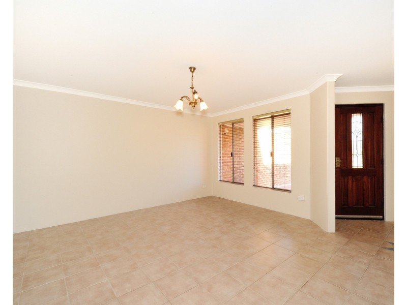 8 Mitford Grove, Port Kennedy WA 6172