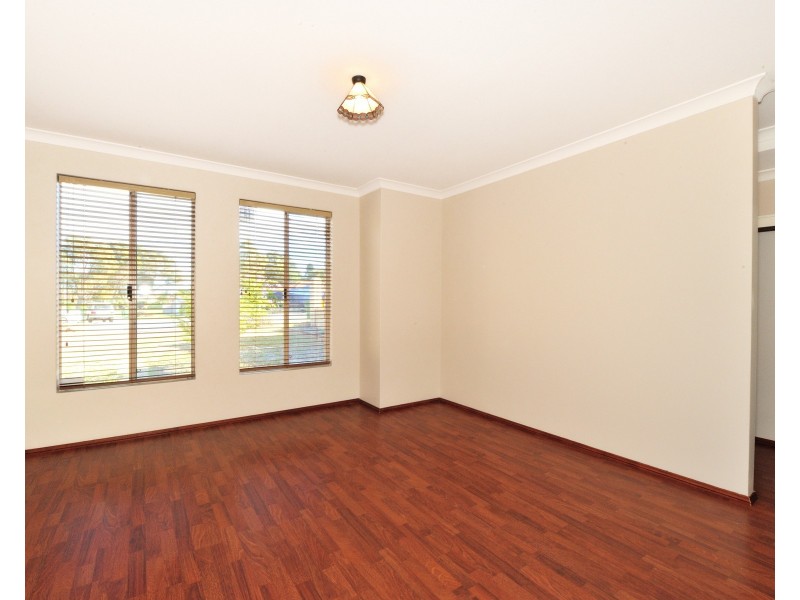 8 Mitford Grove, Port Kennedy WA 6172