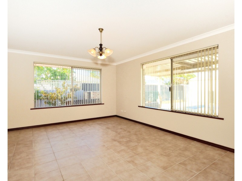 8 Mitford Grove, Port Kennedy WA 6172