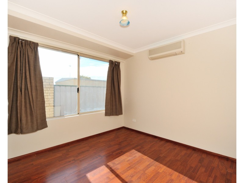 8 Mitford Grove, Port Kennedy WA 6172