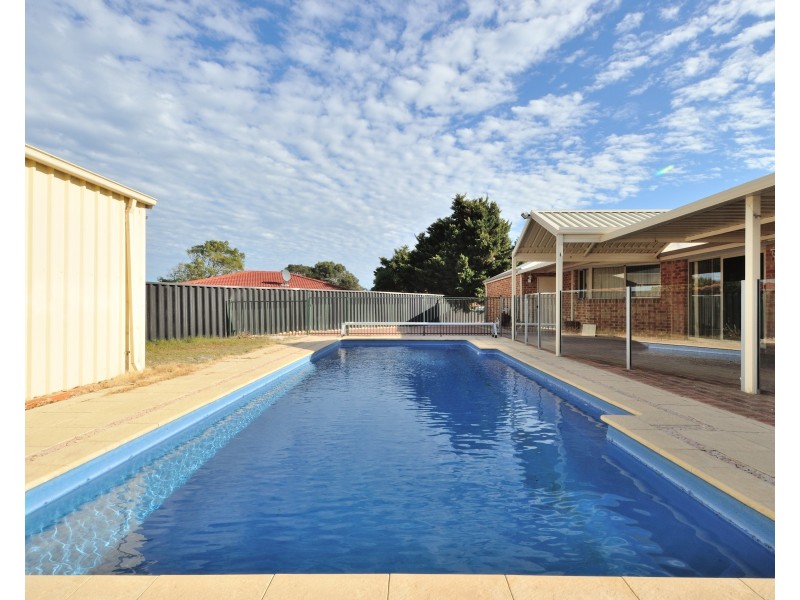 8 Mitford Grove, Port Kennedy WA 6172