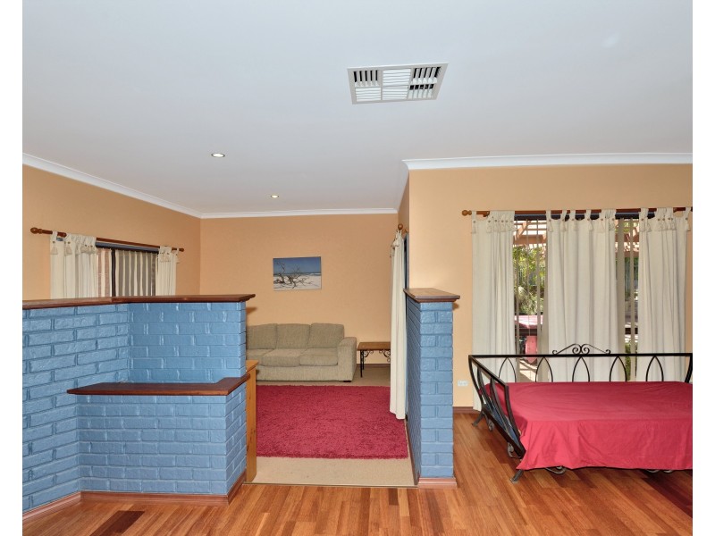 13 Rocklea Place, Silver Sands WA 6210