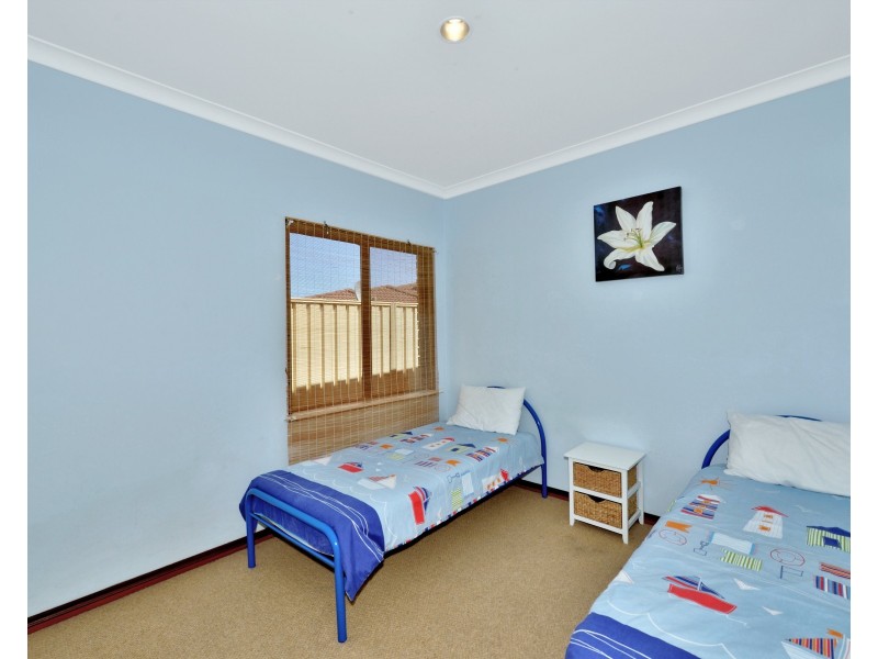 13 Rocklea Place, Silver Sands WA 6210