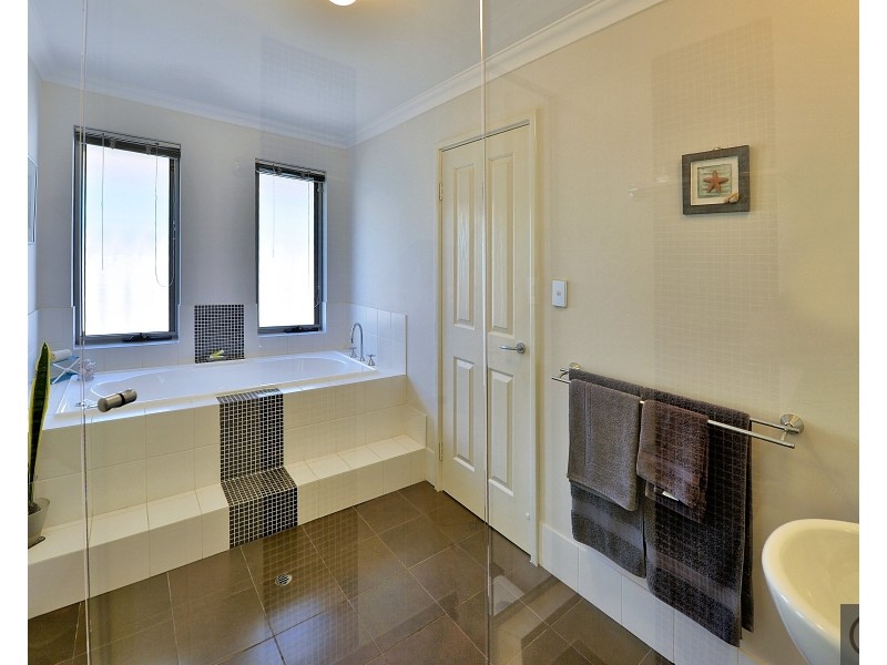 1 Crathes Court, Erskine WA 6210