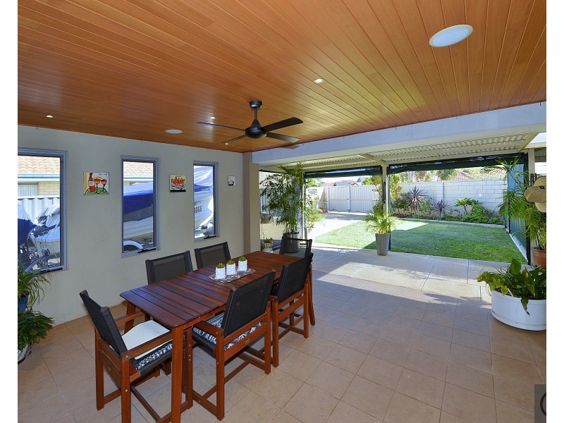 1 Crathes Court, Erskine WA 6210