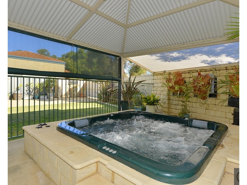 1 Crathes Court, Erskine WA 6210