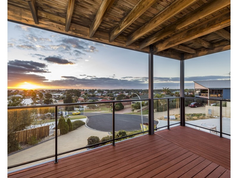 4B Ironbark Place, Halls Head WA 6210