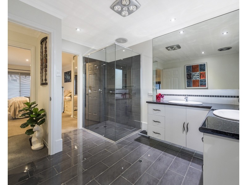 4B Ironbark Place, Halls Head WA 6210