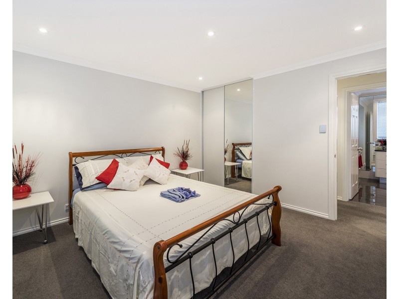 4B Ironbark Place, Halls Head WA 6210