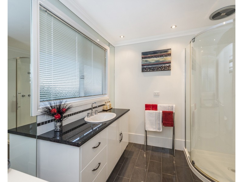 4B Ironbark Place, Halls Head WA 6210