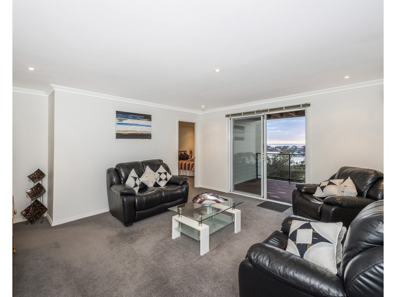 4B Ironbark Place, Halls Head WA 6210