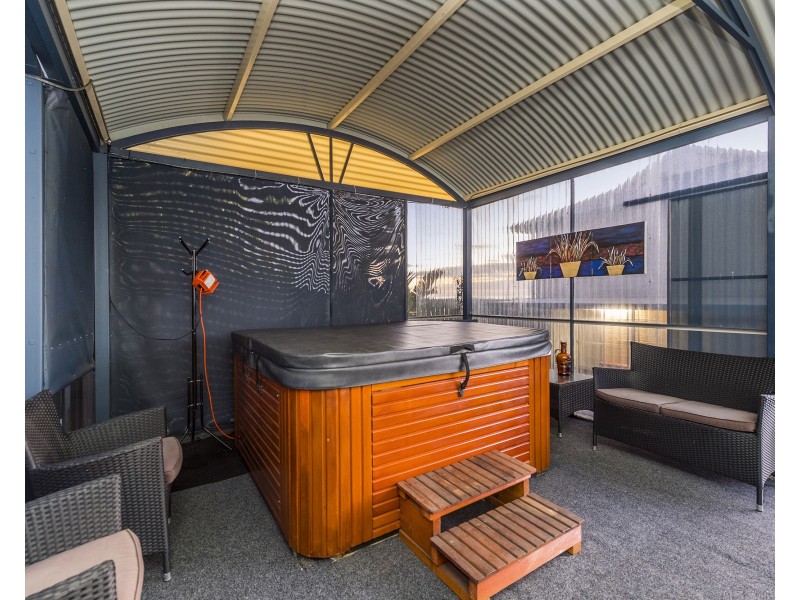4B Ironbark Place, Halls Head WA 6210
