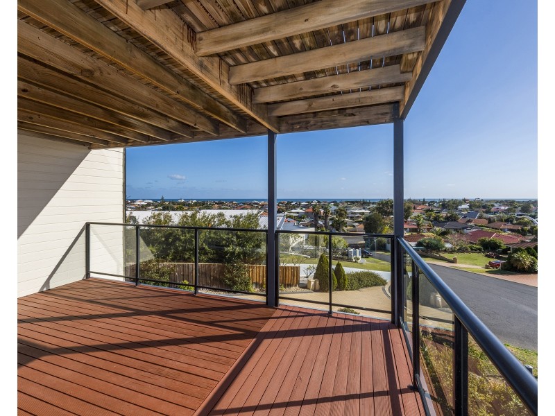 4B Ironbark Place, Halls Head WA 6210