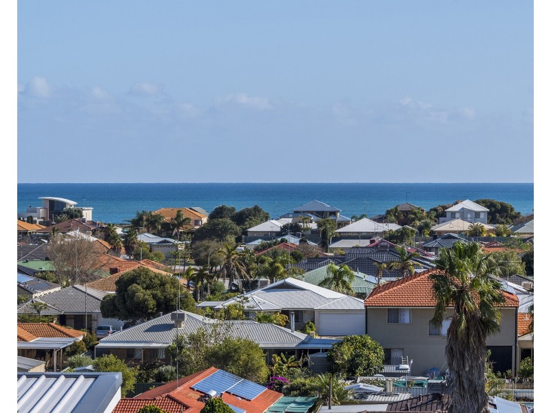 4B Ironbark Place, Halls Head WA 6210