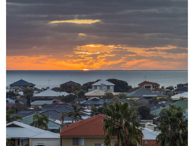 4B Ironbark Place, Halls Head WA 6210