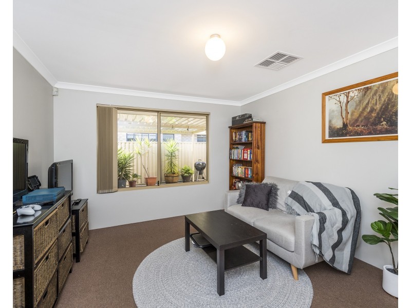 4 Regina Gardens, Greenfields WA 6210