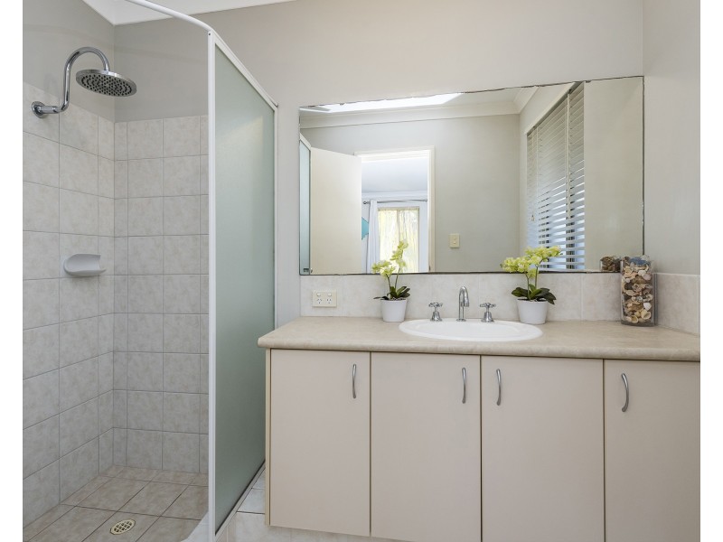 4 Regina Gardens, Greenfields WA 6210