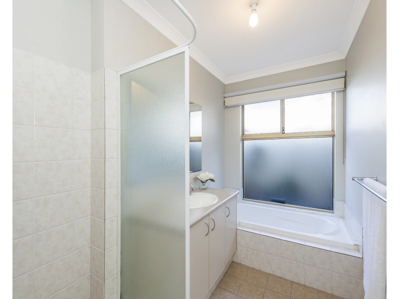 4 Regina Gardens, Greenfields WA 6210