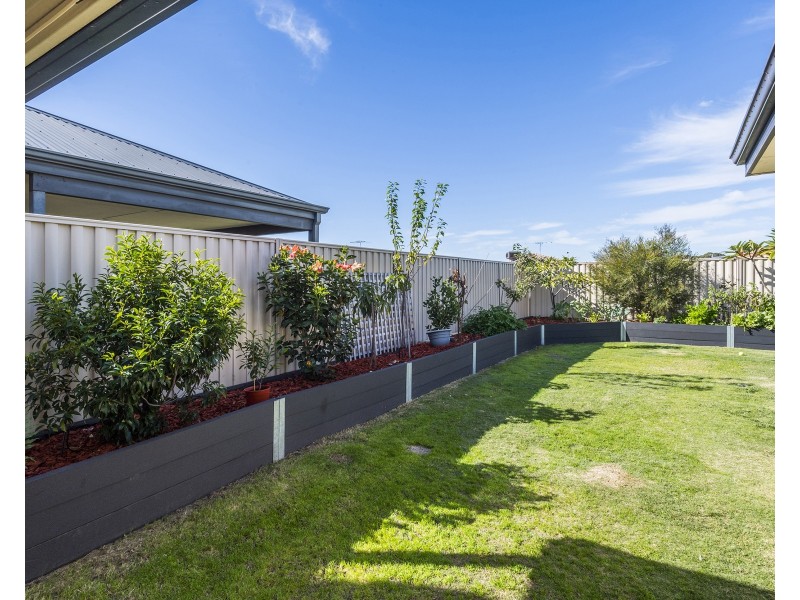 4 Regina Gardens, Greenfields WA 6210