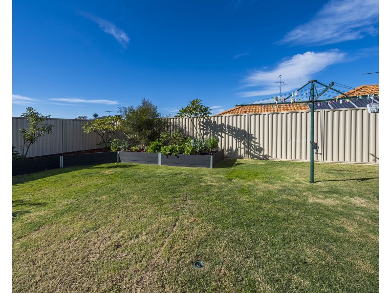 4 Regina Gardens, Greenfields WA 6210