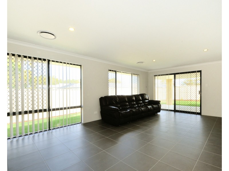 15 Worlington Loop, Meadow Springs WA 6210