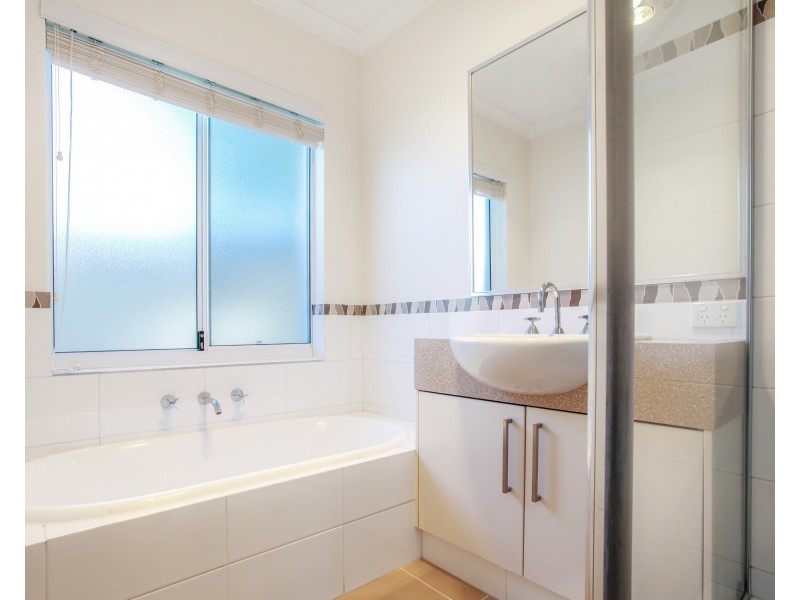10 Illyarrie Avenue, Falcon WA 6210