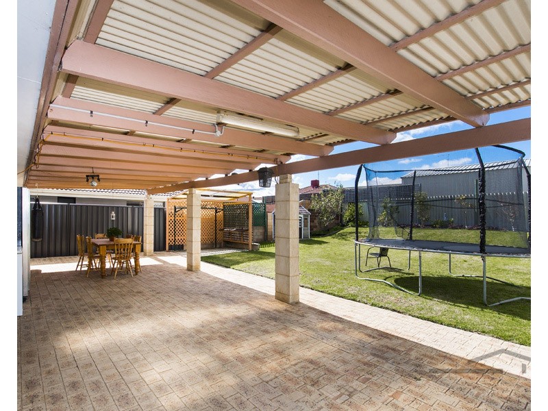 182 Mclarty Road, Halls Head WA 6210