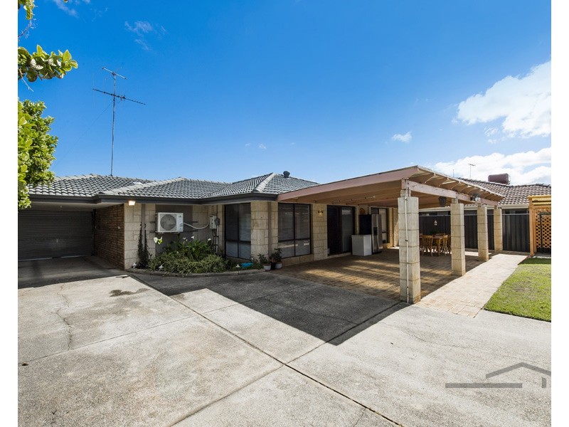182 Mclarty Road, Halls Head WA 6210