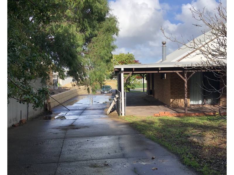 58 Queen Parade, Wannanup WA 6210
