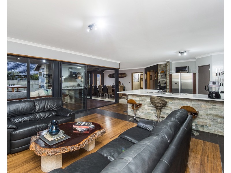 54  Lakeway Retreat, Dawesville WA 6211