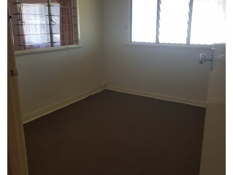 12 Loxton Street, Dudley Park WA 6210