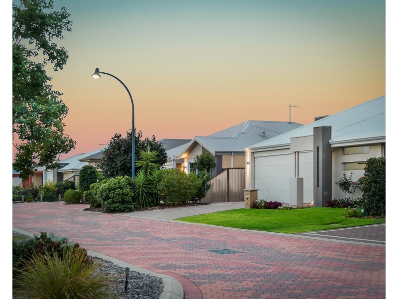 4 Jilba Grove, Erskine WA 6210