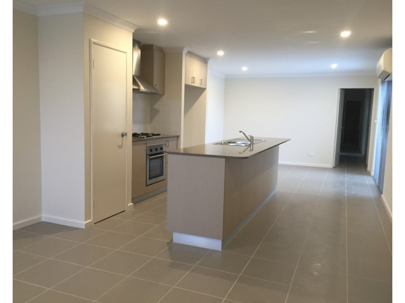 11 Tamarind Lane, Halls Head WA 6210