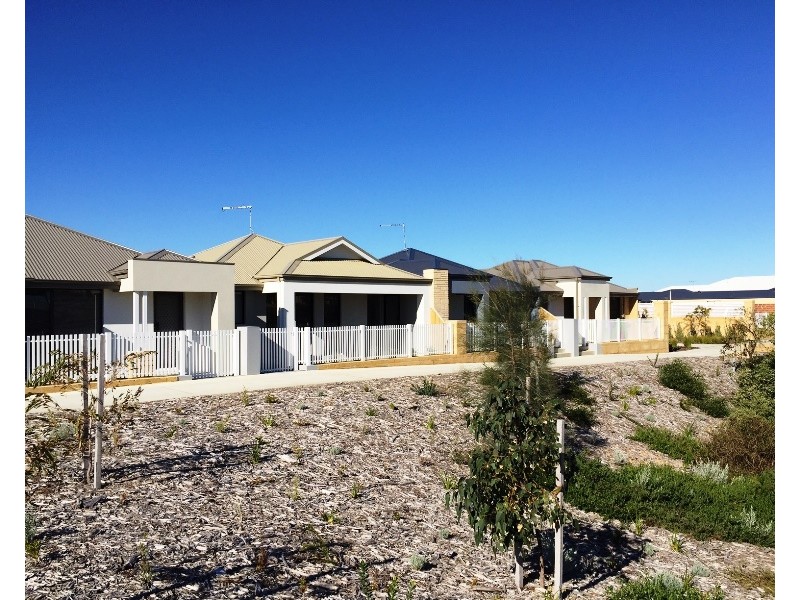 11 Tamarind Lane, Halls Head WA 6210