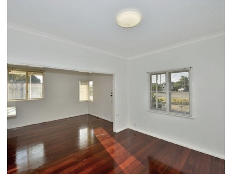 8 Nookie Street, Dudley Park WA 6210