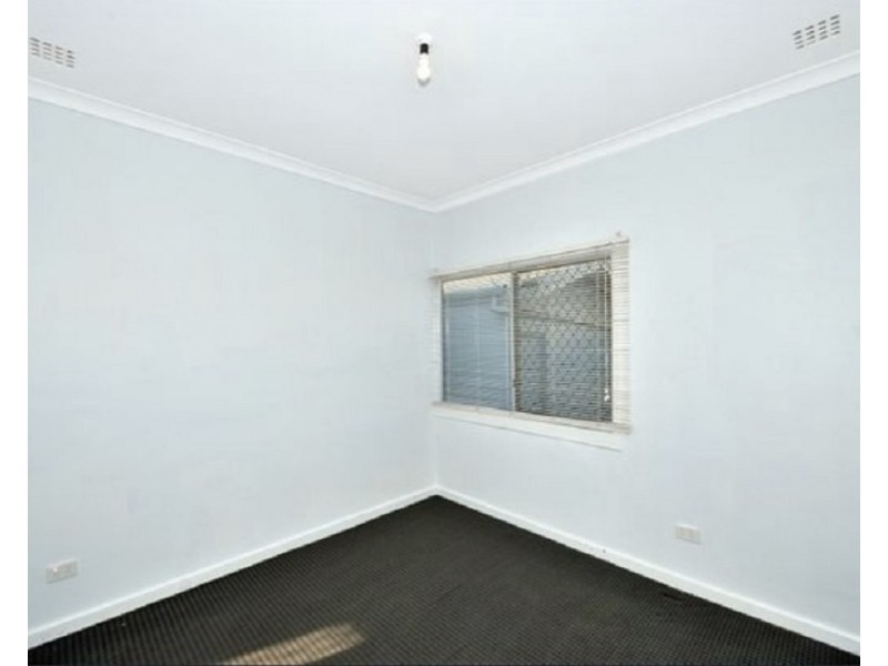 8 Nookie Street, Dudley Park WA 6210