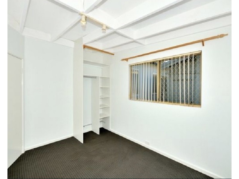 8 Nookie Street, Dudley Park WA 6210