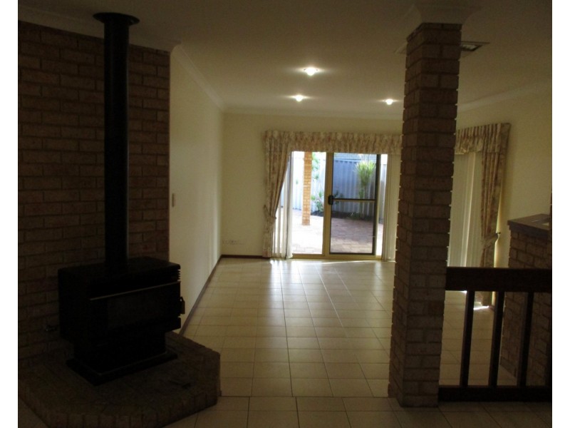 3 Muirfield Court, Halls Head WA 6210