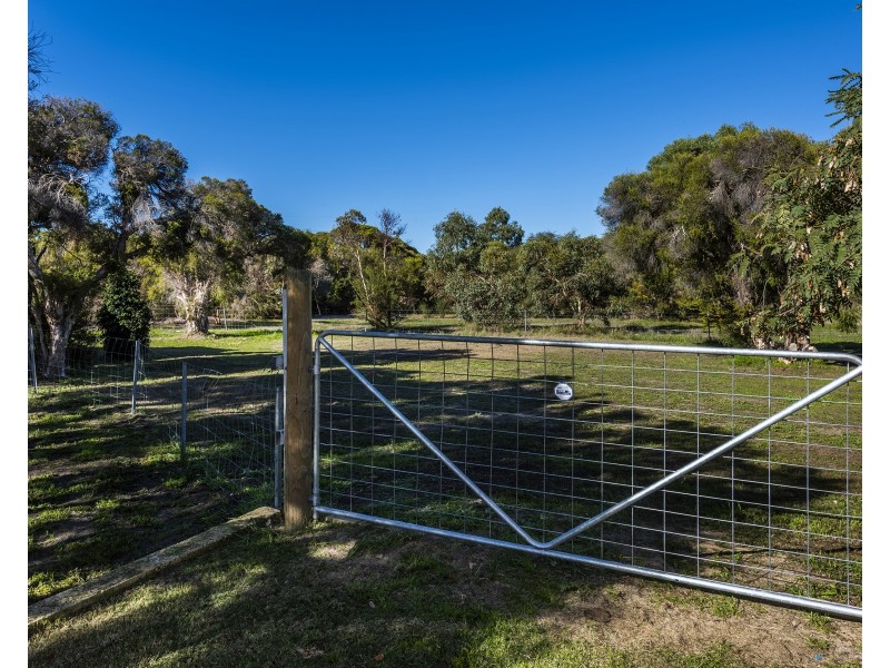 107 Greyhound Retreat, Nambeelup WA 6207