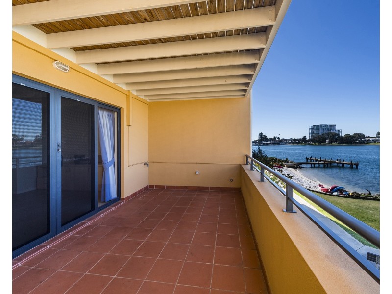 18/19 San Marco Quays, Halls Head WA 6210