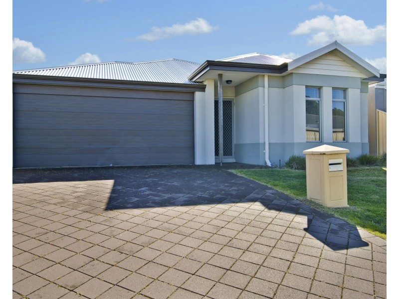 37 Sorrento Turn, Secret Harbour WA 6173