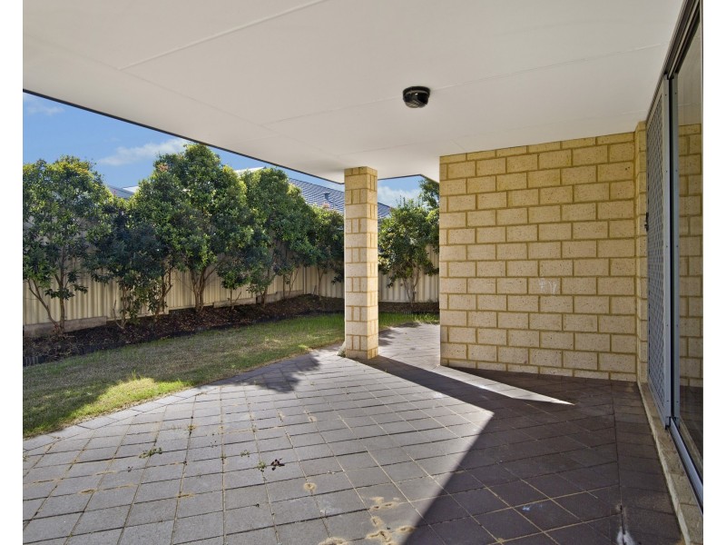 37 Sorrento Turn, Secret Harbour WA 6173