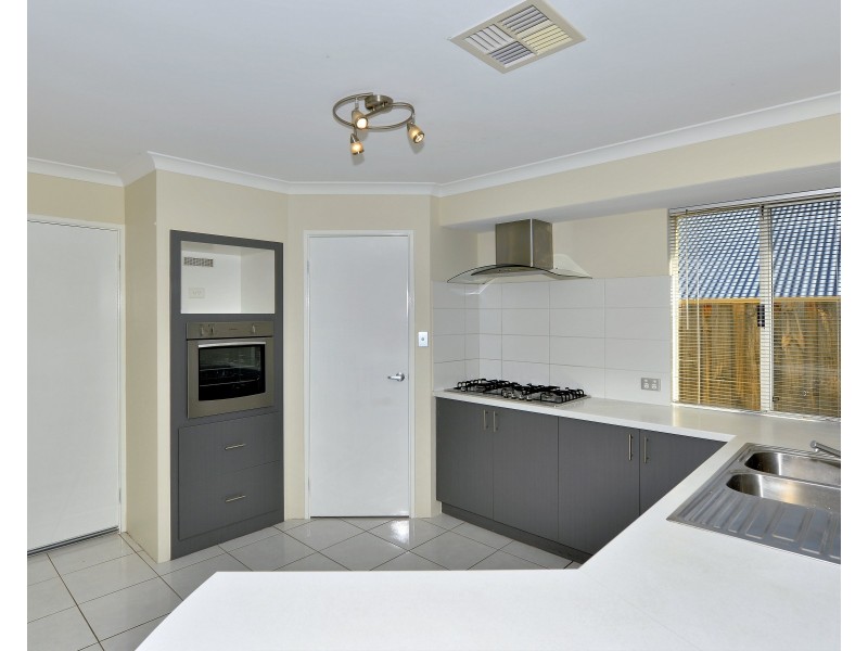 39 Marsdenia Road, Halls Head WA 6210